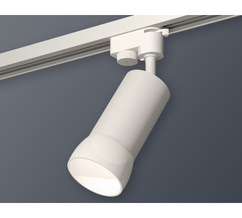 Трековый однофазный светильник Ambrella Light Track System XT6322190 (A2520, C6322, N6258) Трековый однофазный светильник Ambrella Light Track System XT6322190 (A2520, C6322, N6258)