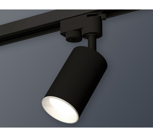 Трековый однофазный светильник Ambrella Light Track System XT6323001 (A2521, C6323, N6101) Трековый однофазный светильник Ambrella Light Track System XT6323001 (A2521, C6323, N6101)