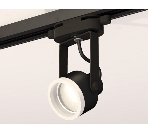 Трековый однофазный светильник Ambrella Light Track System XT6602084 (C6602, N6245) Трековый однофазный светильник Ambrella Light Track System XT6602084 (C6602, N6245)