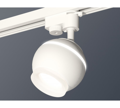Трековый однофазный светильник Ambrella Light Track System XT1101071 (A2520, C1101, N7165) Трековый однофазный светильник Ambrella Light Track System XT1101071 (A2520, C1101, N7165)