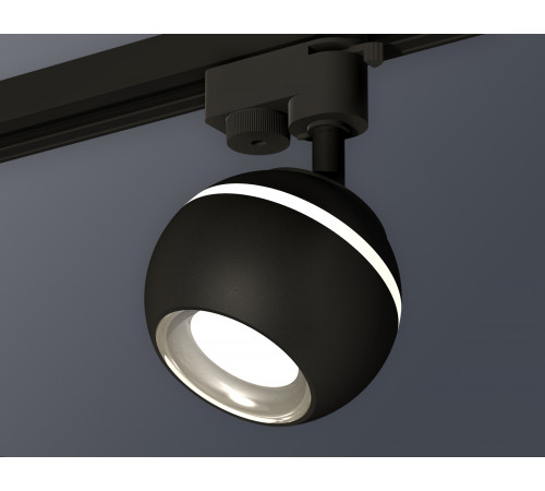 Трековый однофазный светильник с подсветкой Ambrella Light Track System XT1102042 (A2521, C1102, N7023) Трековый однофазный светильник с подсветкой Ambrella Light Track System XT1102042 (A2521, C1102, N7023)