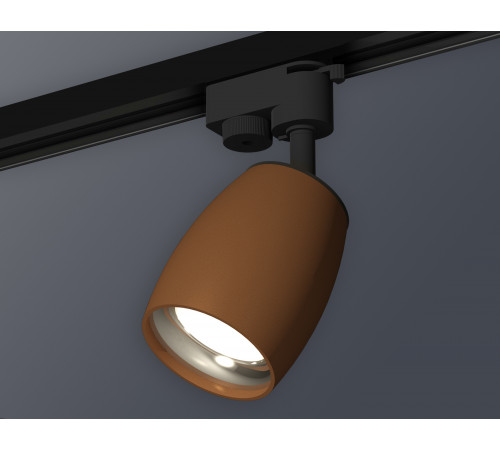 Трековый однофазный светильник Ambrella Light Track System XT1124032 (A2521, C1124, N7012) Трековый однофазный светильник Ambrella Light Track System XT1124032 (A2521, C1124, N7012)