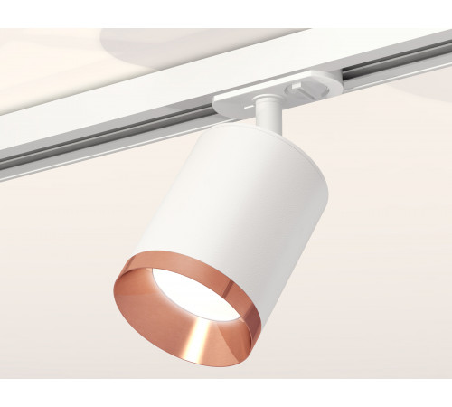 Комплект трекового светильника Ambrella Light Track System XT7421005 (A2536, C7421, N7035) Комплект трекового светильника Ambrella Light Track System XT7421005 (A2536, C7421, N7035)