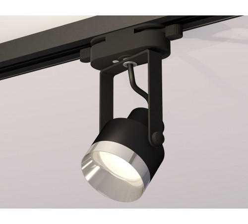 Трековый однофазный светильник Ambrella Light Track System XT6602042 (C6602, N6132) Трековый однофазный светильник Ambrella Light Track System XT6602042 (C6602, N6132)