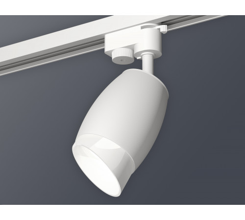 Трековый однофазный светильник Ambrella Light Track System XT1122007 (A2520, C1122, N7175) Трековый однофазный светильник Ambrella Light Track System XT1122007 (A2520, C1122, N7175)