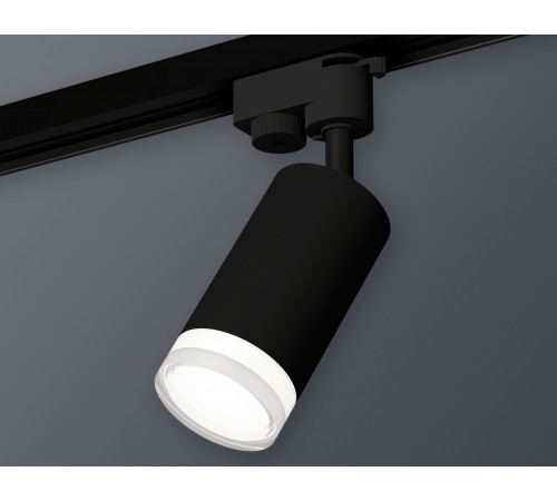 Трековый однофазный светильник Ambrella Light Track System XT6323130 (A2521, C6323, N6241) Трековый однофазный светильник Ambrella Light Track System XT6323130 (A2521, C6323, N6241)