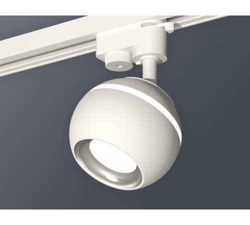 Трековый однофазный светильник с подсветкой Ambrella Light Track System XT1101002 (A2520, C1101, N7022) Трековый однофазный светильник с подсветкой Ambrella Light Track System XT1101002 (A2520, C1101, N7022)