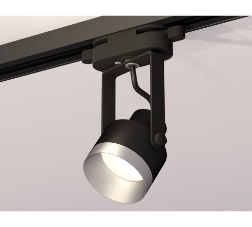 Трековый однофазный светильник Ambrella Light Track System XT6602043 (C6602, N6133) Трековый однофазный светильник Ambrella Light Track System XT6602043 (C6602, N6133)