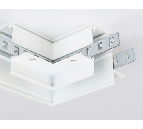 Коннектор угловой для шинопровода Ambrella Light Track System GL3352 Коннектор угловой для шинопровода Ambrella Light Track System GL3352