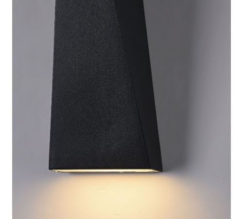 Уличный настенный светодиодный светильник Maytoni Times Square O580WL-L6B