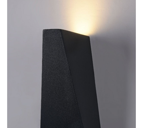 Уличный настенный светодиодный светильник Maytoni Times Square O580WL-L6B