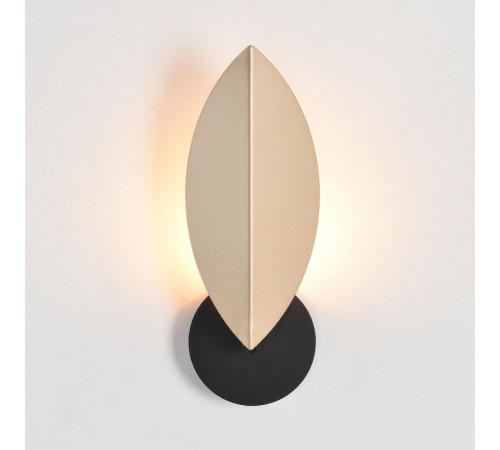 Бра Lumion Moderni Leaf 8396/1W Бра Lumion Moderni Leaf 8396/1W