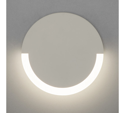 Настенный светодиодный светильник Eurosvet Radiant 40147/1 LED белый