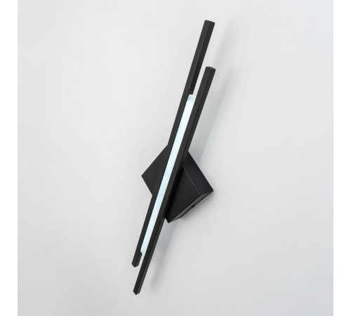 Настенный светильник Modelux ML.728.580 BK