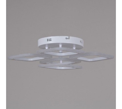 Потолочная люстра Reluce 05104-0.3-4+1 WH Потолочная люстра Reluce 05104-0.3-4+1 WH