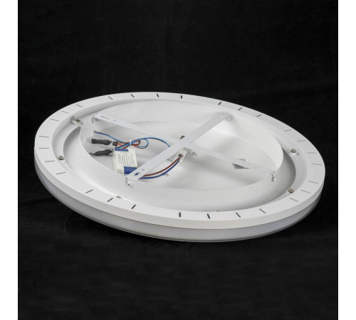Потолочная люстра Lussole Hartley LSP-7437 Потолочная люстра Lussole Hartley LSP-7437
