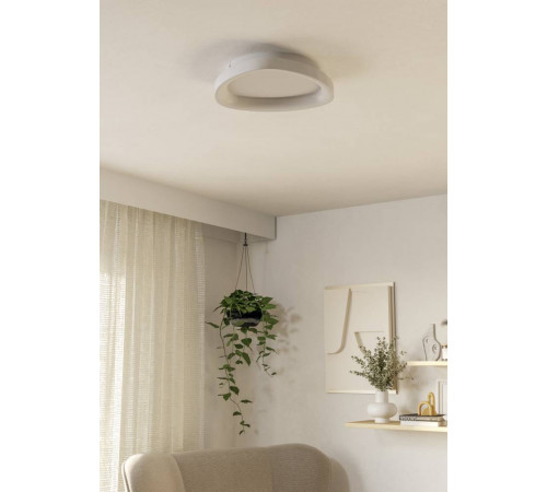 Потолочный светильник Eglo Loretello 901583