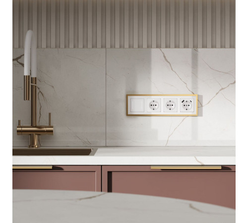 Рамка на 4 поста Baguette белый/золотистая латунь 4690389219696 W0042853 a072285