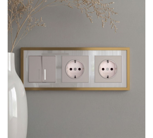 Рамка на 3 поста Baguette белый/золотистая латунь 4690389219689 W0032853 a072284