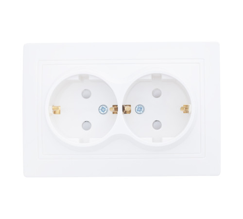 Розетка 2П+З двойная с защ. шт. скрытой установки 16А 250В IP20, белая (керамика) 