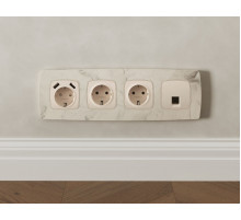 Комплект механизма компьютерной розетки Ambrella Volt RJ-45 (8P8C) CAT6A экранированной с автоматической защитной шторкой OMEGA MO332005 Бежевый матовый QUANT (OP3320, VM185)