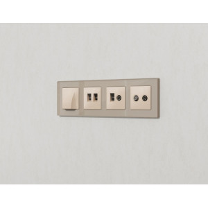 Комплект механизма компьютерной двойной розетки RJ-45 с автоматической защитной шторкой Alfa Бежевый глянец Quant Ambrella Volt MA312110 (AP3121, VM189)