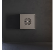 Накладка для розетки с заземлением и защитными шторками Voltum S70 (капучино) VLS000714