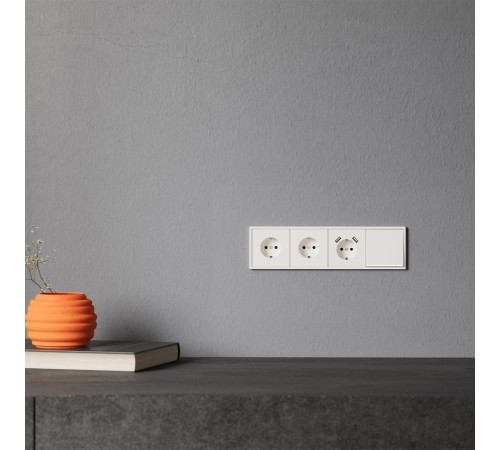 Накладка для розетки с заземлением и защитными шторками, с USB A+A Voltum S70 (хлопок) VLS000913