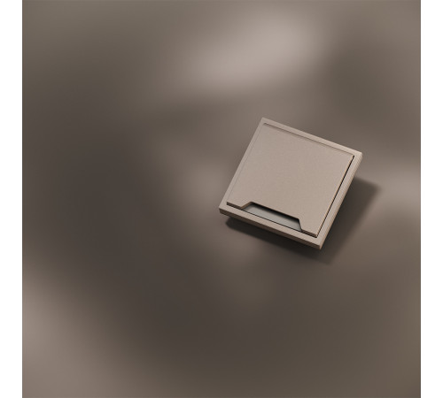 Накладка для розетки с заземлением защитными шторками и крышкой S70 Metal (платина) Voltum VLSM000810