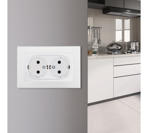 Розетка двойная с/з и шторками Arte Milano SET06-double-40-2 white Розетка двойная с/з и шторками Arte Milano SET06-double-40-2 white