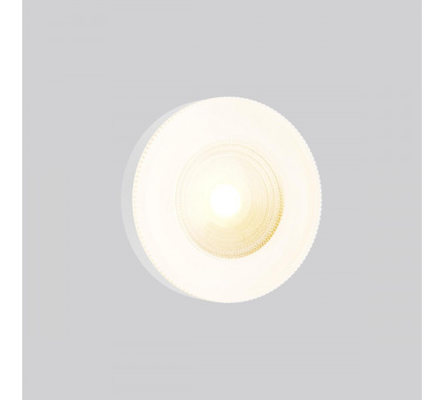 Светодиодная лампа Voltega Ультра Стандарт GX53 Lens 9Вт 3000K 3080