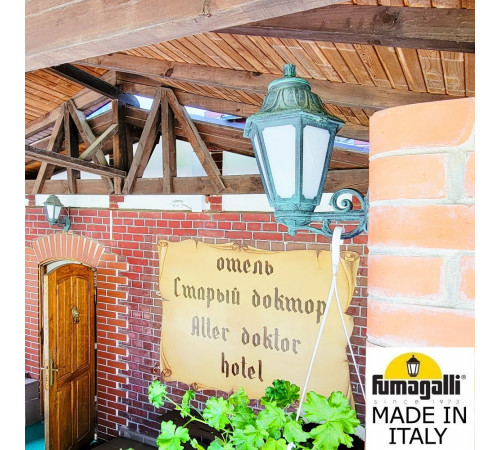 Уличный настенный светильник Fumagalli BISSO/ANNA E22.131.000.VYE27