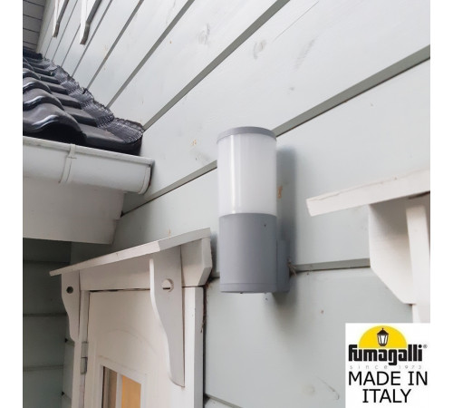 Уличный настенный светильник Fumagalli AMELIA WALL DR2.570.000.LYE27