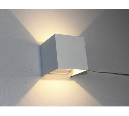 B001 WT (1/20) Бра